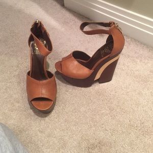 Vince Camuto camel colored platform heels size 6.5