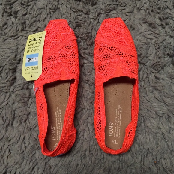Brand new Toms! Super cute!