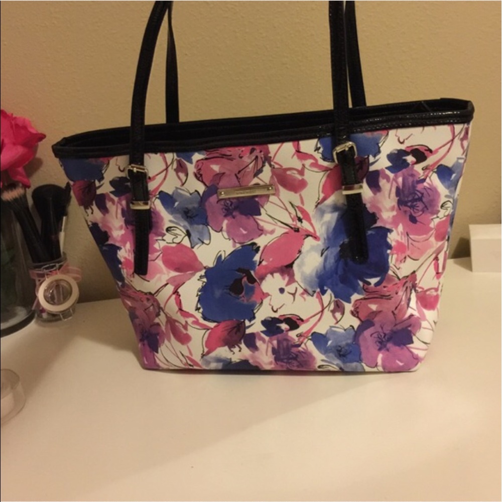 Nine West floral handbag!! Authentic