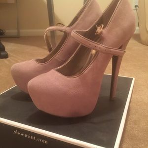 One of a kind Shoe mint Mary Janes!