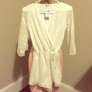 White lace 3/4 sleeves romper xs