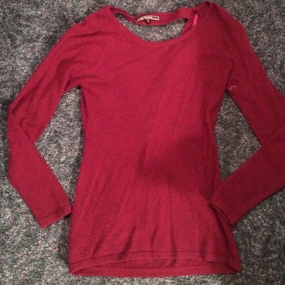 Love Stitch open back sweater - Picture 1 of 3