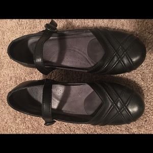 Dansko Black Round Toe Shoe
