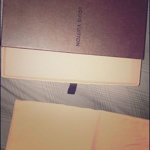 🔸Small LV box and duster bag