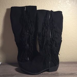 Black fringe boots