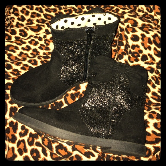 Little Girl Booties w/ bow & glitter detail