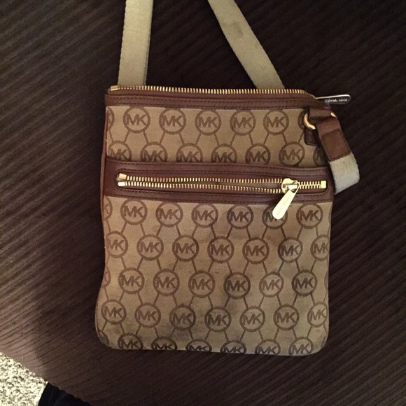Michael Khors crossbody!!