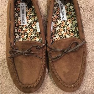 Warm flats moccasins / slippers  MUST GO