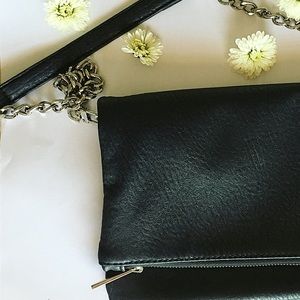 Express folded shoulder purse. Black.