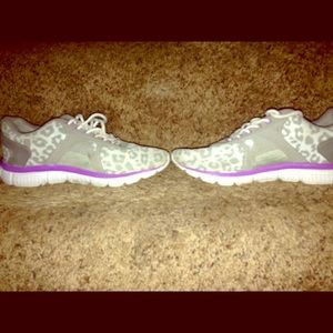 Reebok purple & leopard foam insoled running shoes