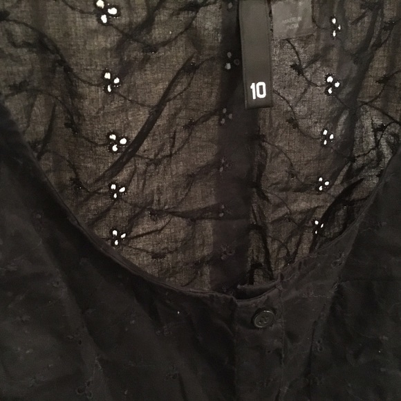 H&M | black eyelet tank - Picture 3 of 4