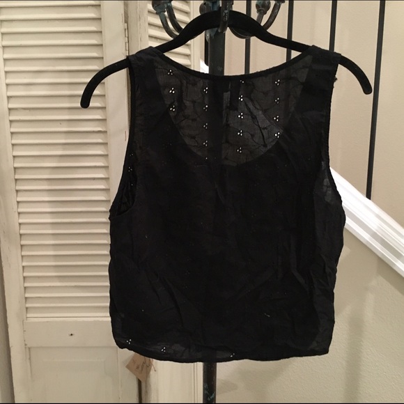 H&M | black eyelet tank - Picture 4 of 4