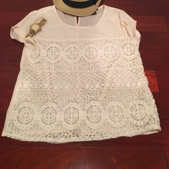 White lace short sleeve top