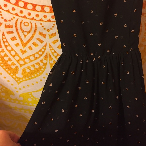 dress with heart patterns and an open back - Picture 4 of 4