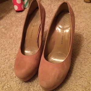 LC light pink pumps