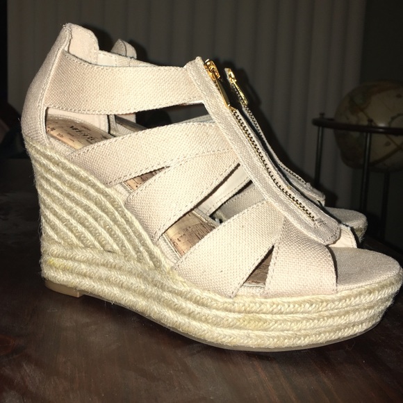 🌷Spring or ☀️summer tan ☀️wedges 🌷