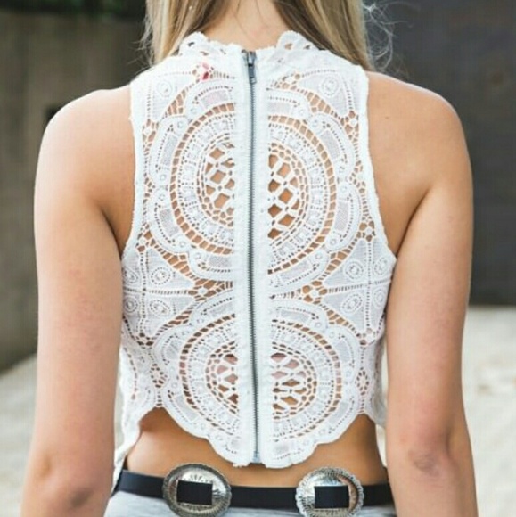 WhiteFox Boutique Crochet Crop Top - Picture 2 of 3