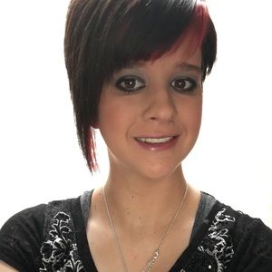 Meet your Posher, Cassandra