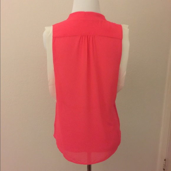 🆕Pink Surplice Sleeveless Top - Picture 4 of 4
