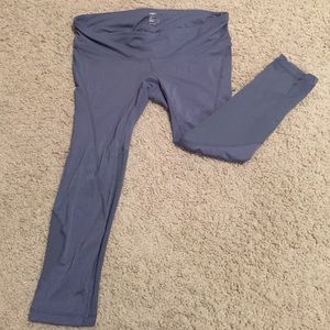 GapFit workout leggings