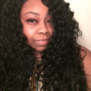 Meet your Posher, Elishia