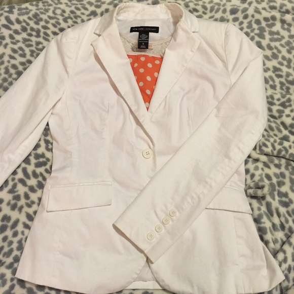 PRICED TO SELL 🌺 New York & Company White Blazer