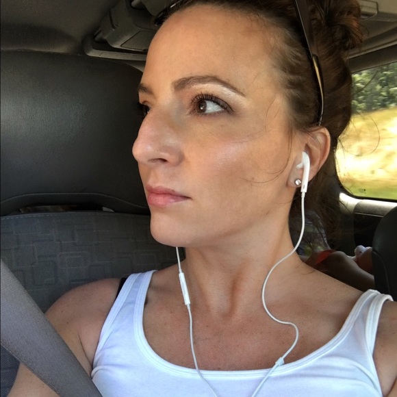 Meet your Posher, Julia - Picture 2 of 4