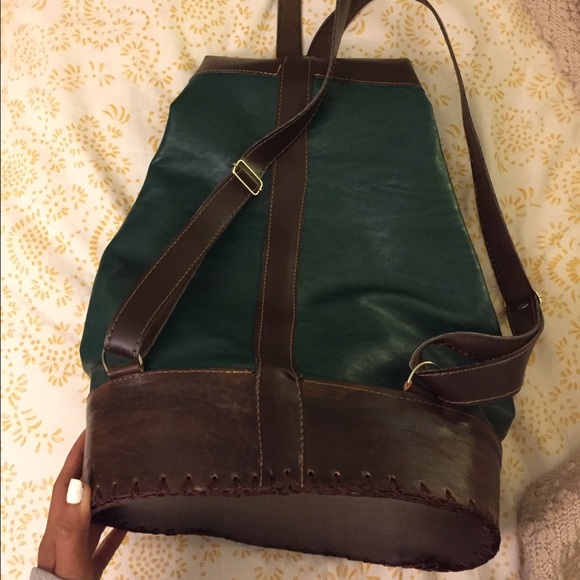 Perúvian Leather Backpack - Picture 2 of 3
