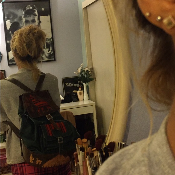 Perúvian Leather Backpack - Picture 3 of 3