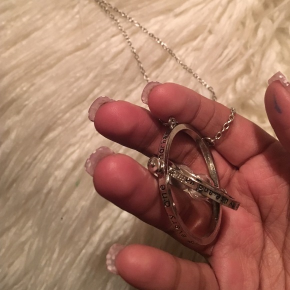 NECKLACE - Picture 2 of 3