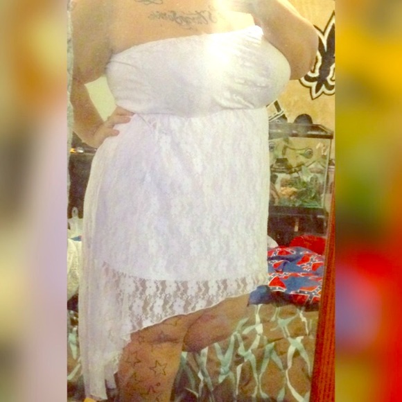 White high low dress with tan belt