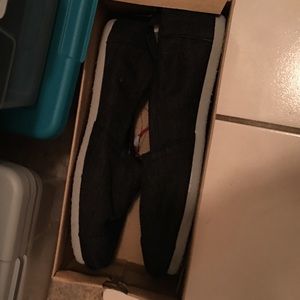 TOMS women's black canvas 7.5