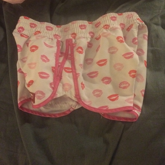 VANS board shorts - Picture 2 of 2