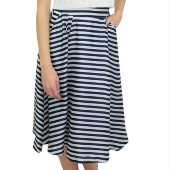 Adorable fun navy/white striped skirt - Picture 2 of 4