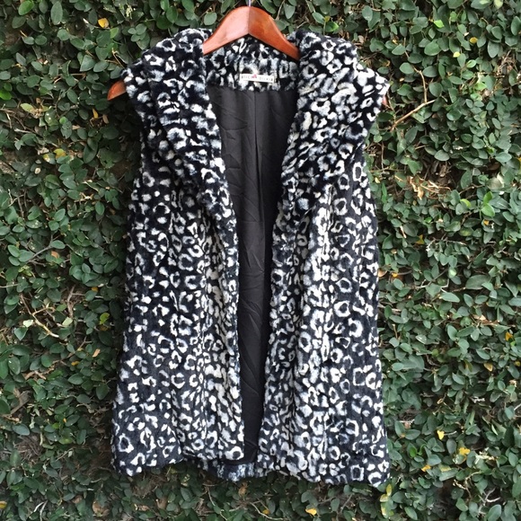 Alice + Olivia Jackets & Blazers - 🎀 Alice + Olivia Faux Fur Jacket Vest