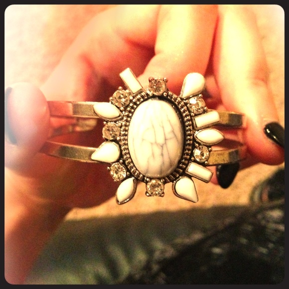 Small silver stone bracelet
