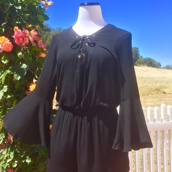 5⭐️ BUYER RATED⭐️LACE UP BELL SLEEVE BLACK ROMPER - Picture 4 of 4