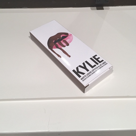 Kylie lip kit in true brown