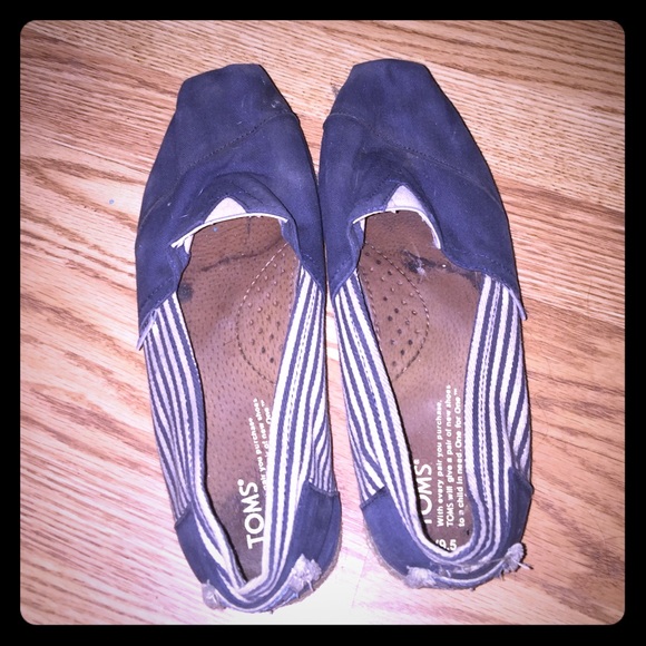 Navy blue striped toms size 9.5