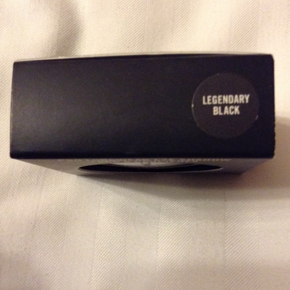 MAC Eyeshadow Legendary Black NIB large size - Picture 2 of 3