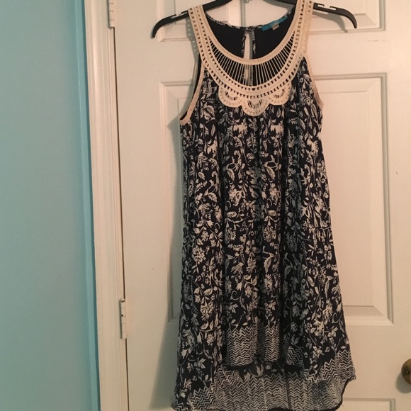 Francesca's navy and white flowy dress