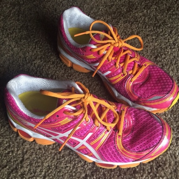 Asics Gel Evate size 9