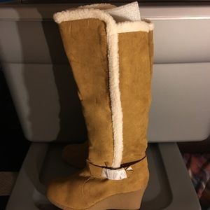 4 DAY SALE! Faux Shearling Cushion Walk Wedge Boot