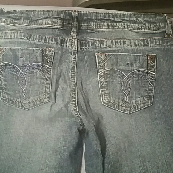 DONATION ALERT! Beautiful embellished pocket jeans