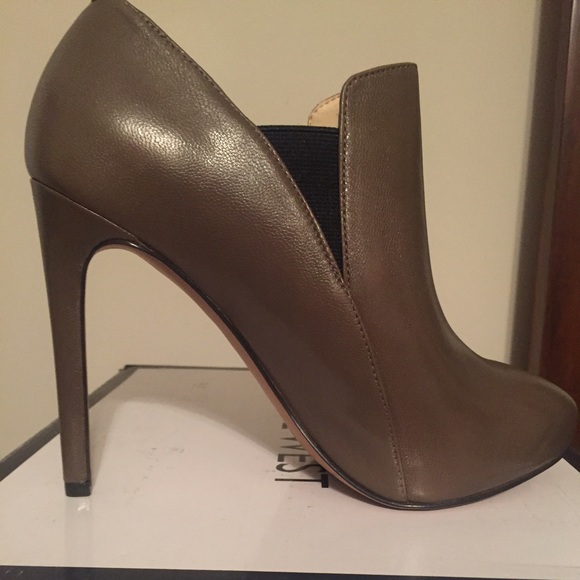 MAKE ME AN OFFER!!  Nine West Nutcracker