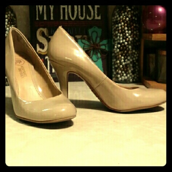 Nude Color pumps