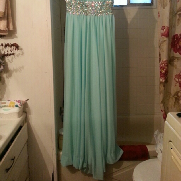 Dress - Picture 3 of 4