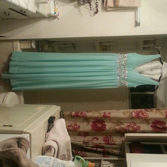 Dress - Picture 4 of 4