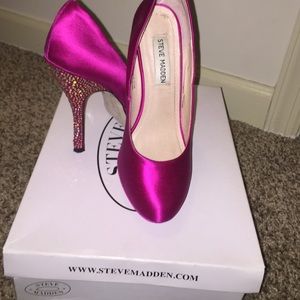 (On hold)Pink fuschia rhinestone heel Steve Madden