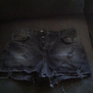 Revealing high waisted black jean shorts